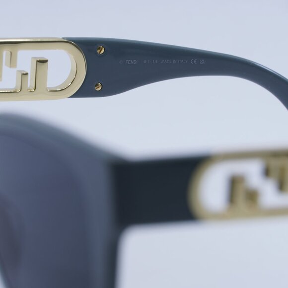 Fendi FE40063I 20A Sunglasses Transparent Grey Square Frame, Grey Lenses main image 6